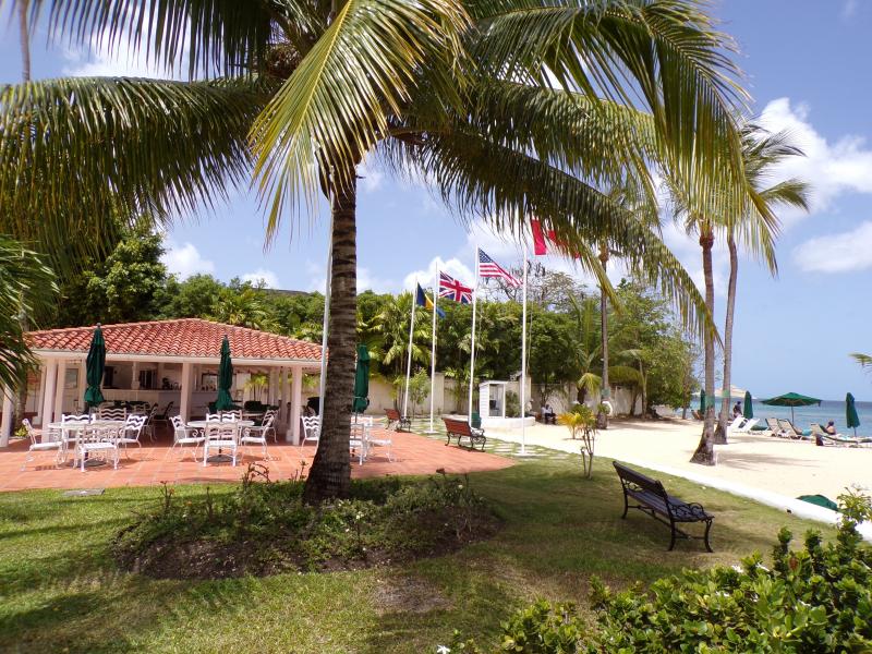 Royal Glitter Bay Apartments , Beachfront villas Barbados , Glitter Bay , Porters , St James , West Coast Barbados 