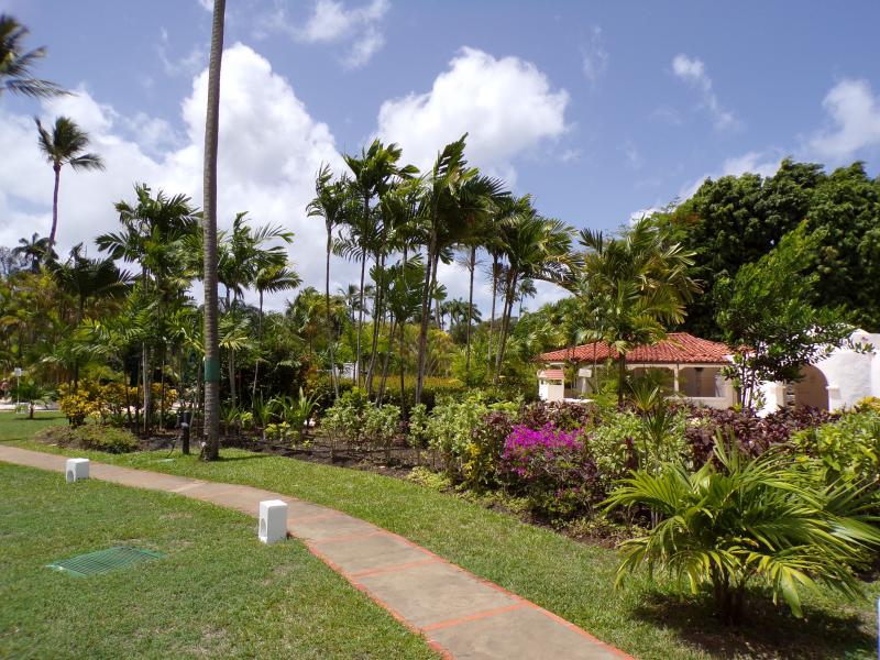 Royal Glitter Bay Apartments , Beachfront villas Barbados , Glitter Bay , Porters , St James , West Coast Barbados 