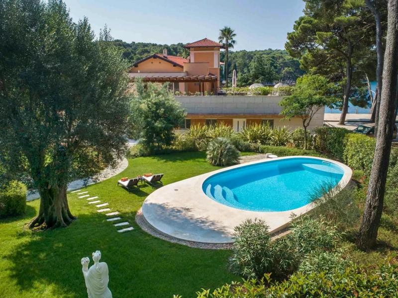 Villa Mirasol , 