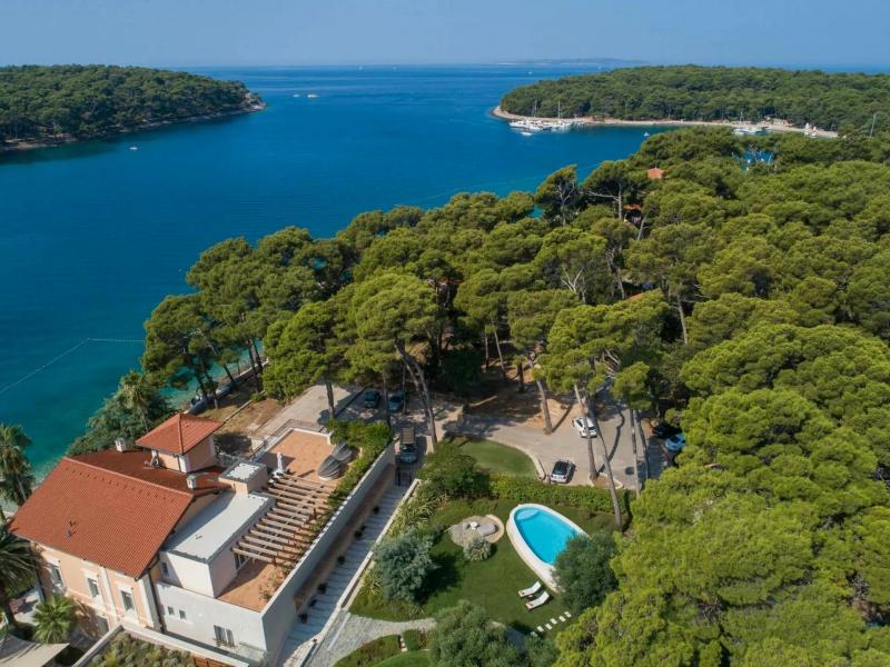 Villa Mirasol , 