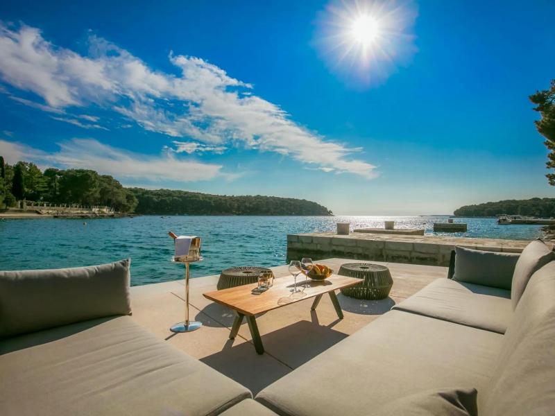 Villa Mirasol , 