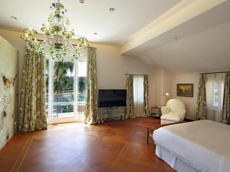 Villa Mirasol , 