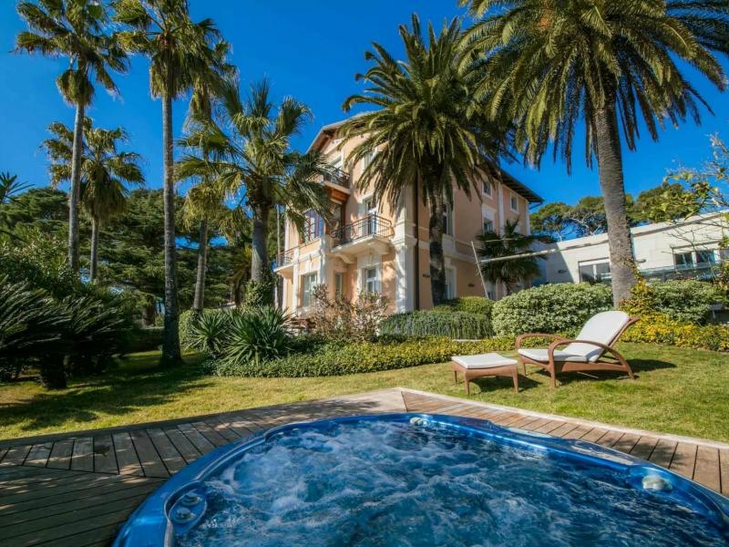 Villa Mirasol , 
