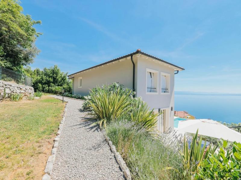 Villa Calibra , 