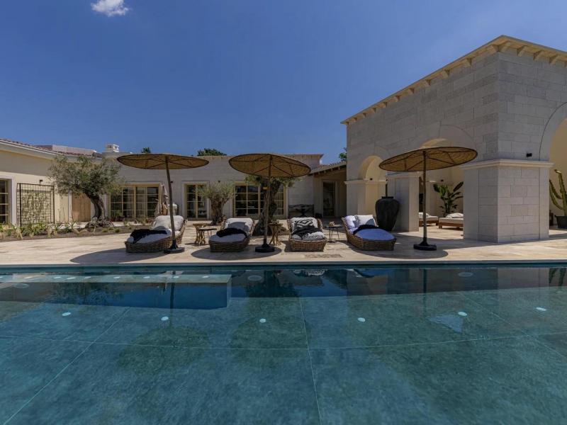 Villa Calvia , 
