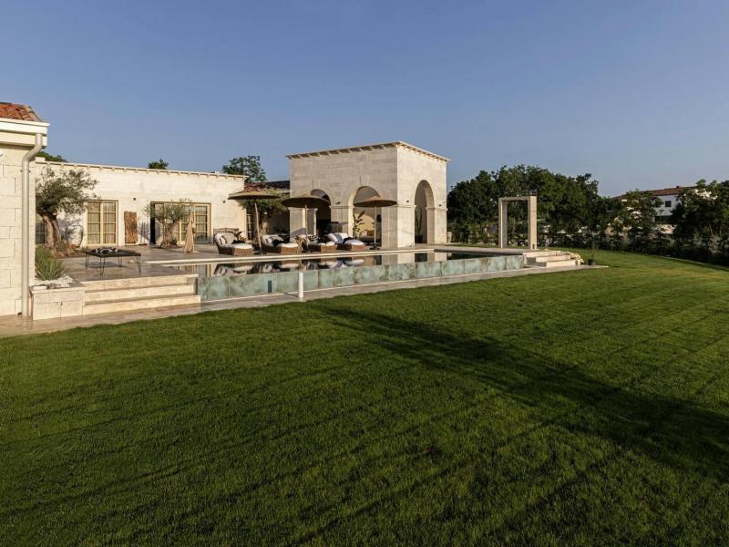 Villa Calvia , 