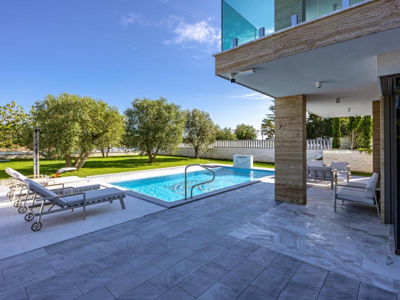 Villa Spirit , 