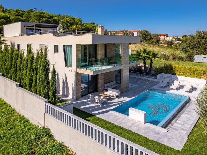 Villa Spirit , 