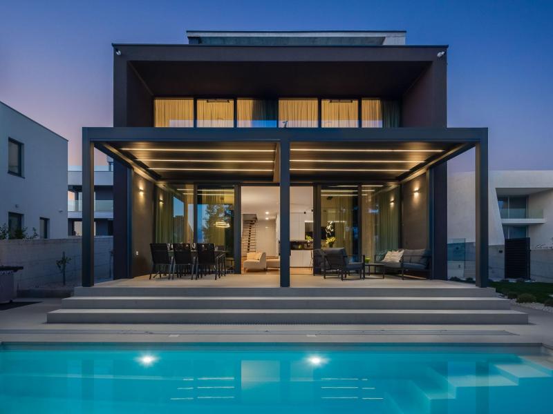 Villa Happiness , 