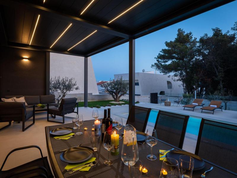 Villa Happiness , 
