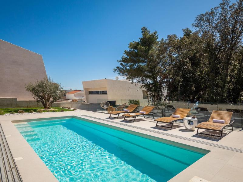 Villa Happiness , 