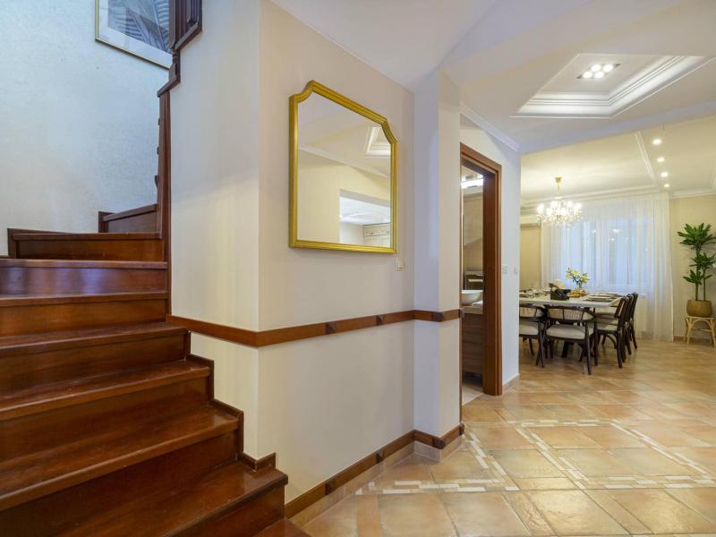 Villa Eterna , 