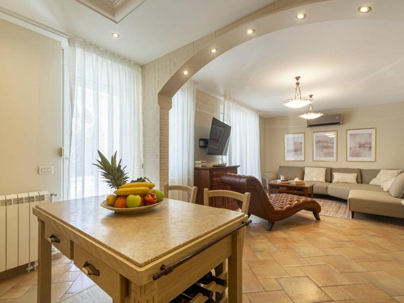 Villa Eterna , 