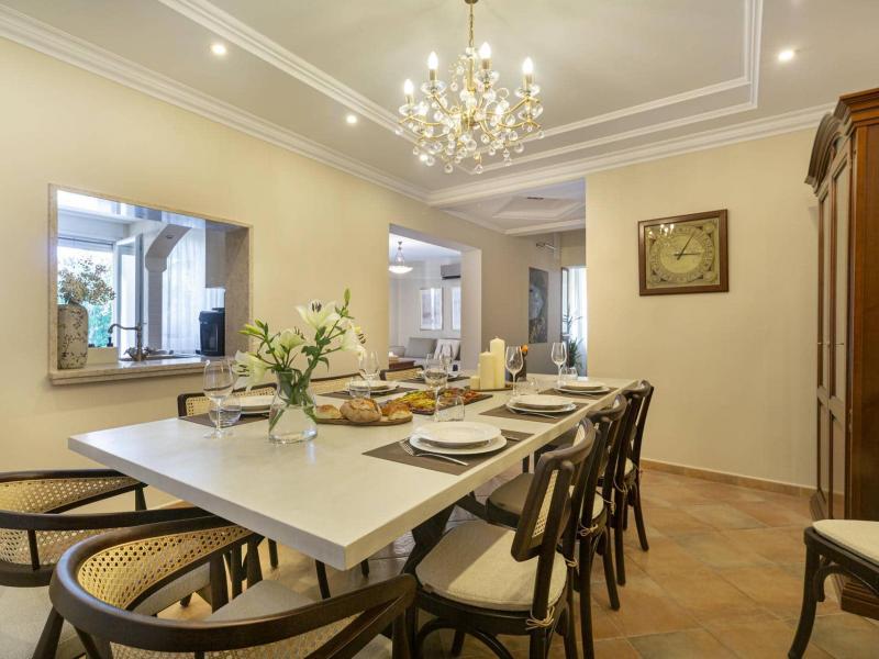 Villa Eterna , 