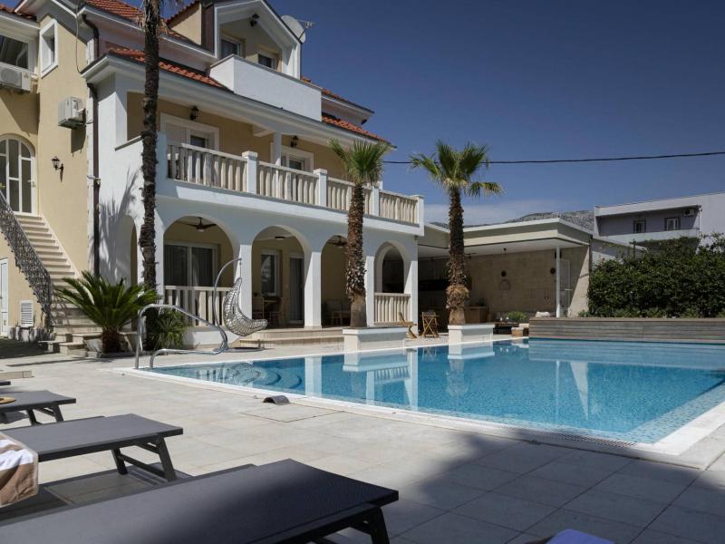 Villa Eterna , 