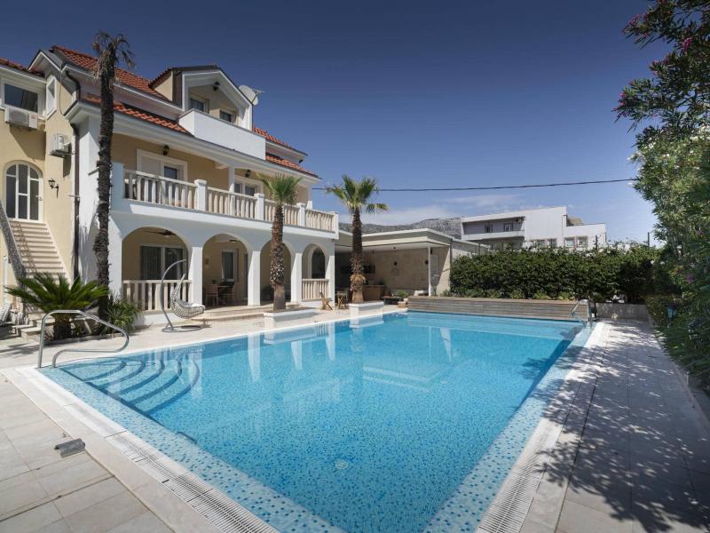 Villa Eterna , 