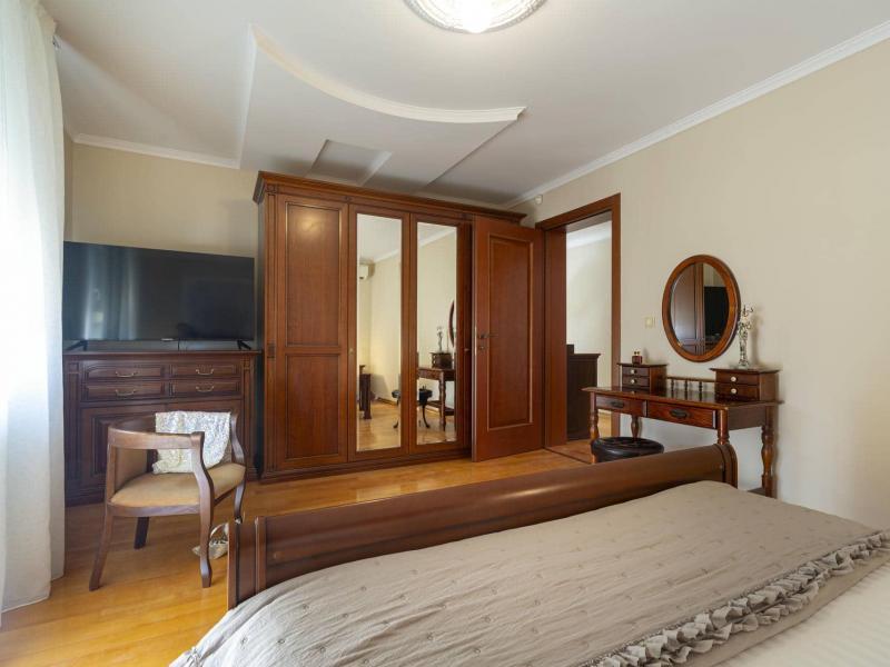 Villa Eterna , 