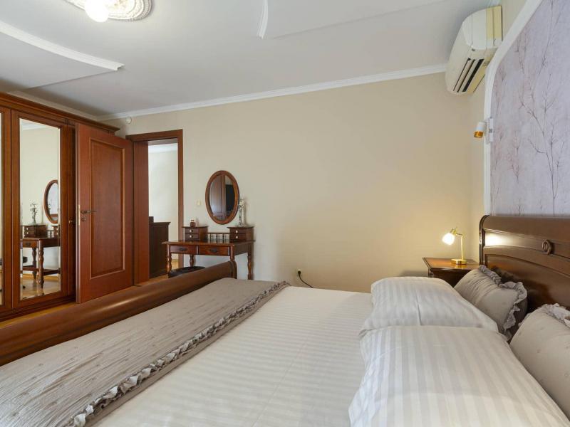 Villa Eterna , 