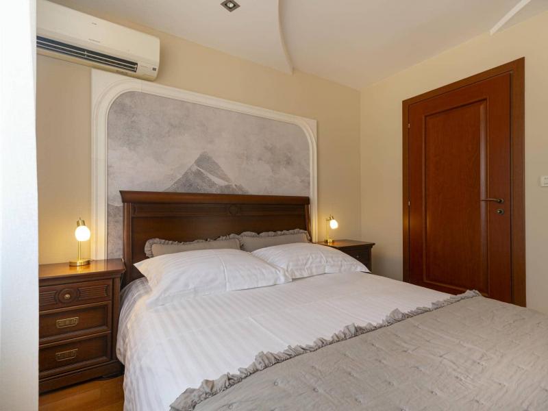 Villa Eterna , 