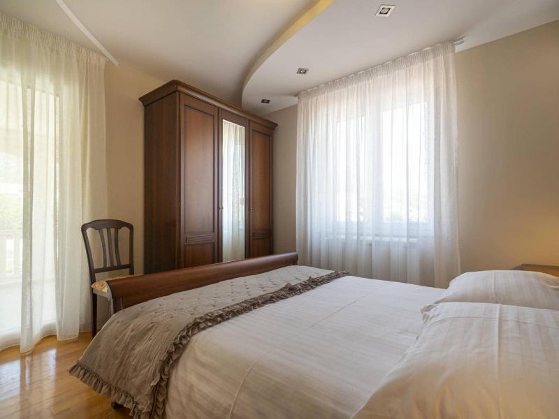 Villa Eterna , 