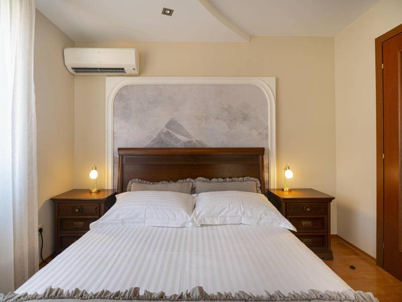 Villa Eterna , 