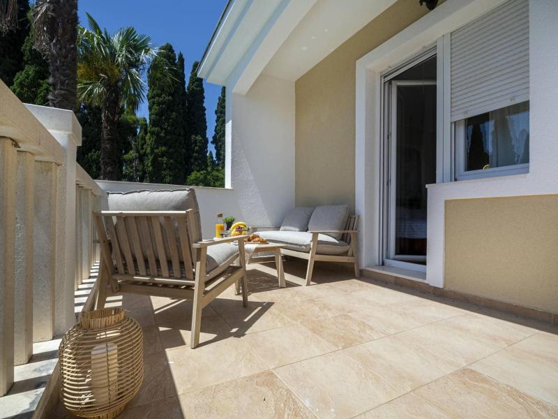 Villa Eterna , 