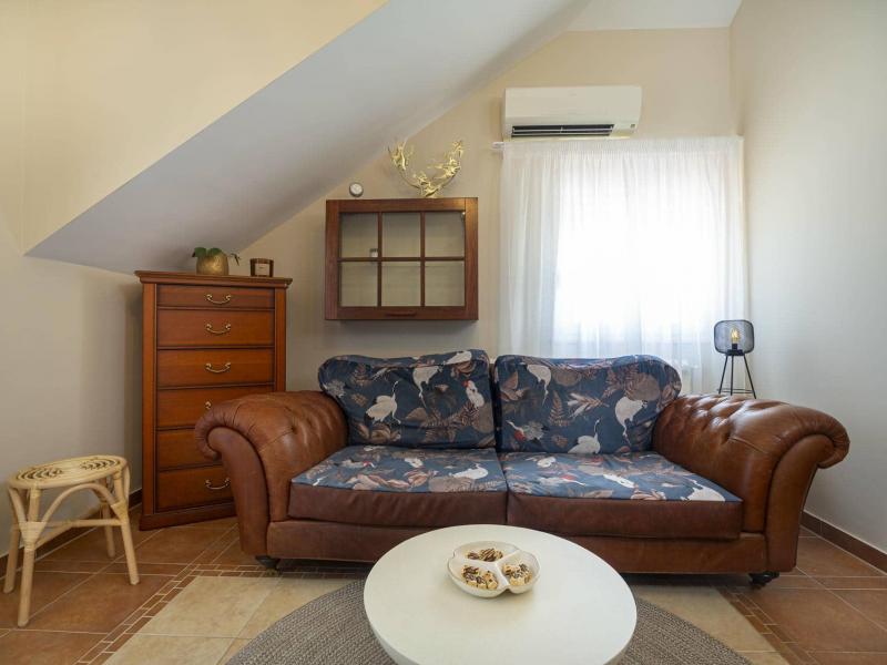 Villa Eterna , 