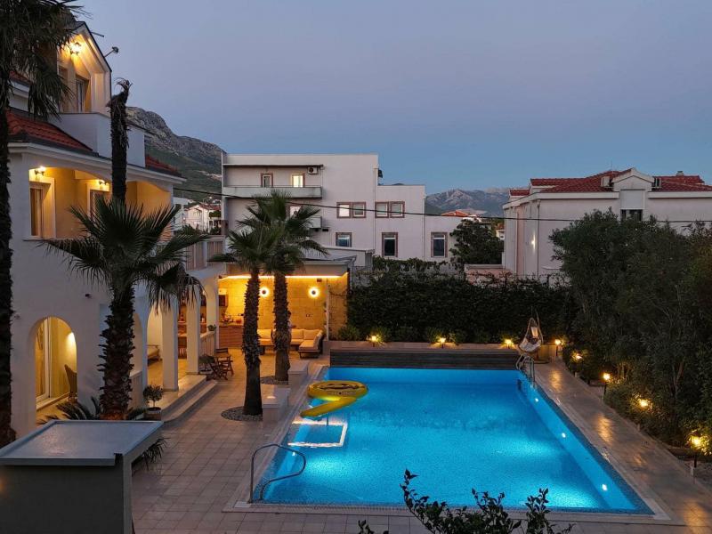 Villa Eterna , 