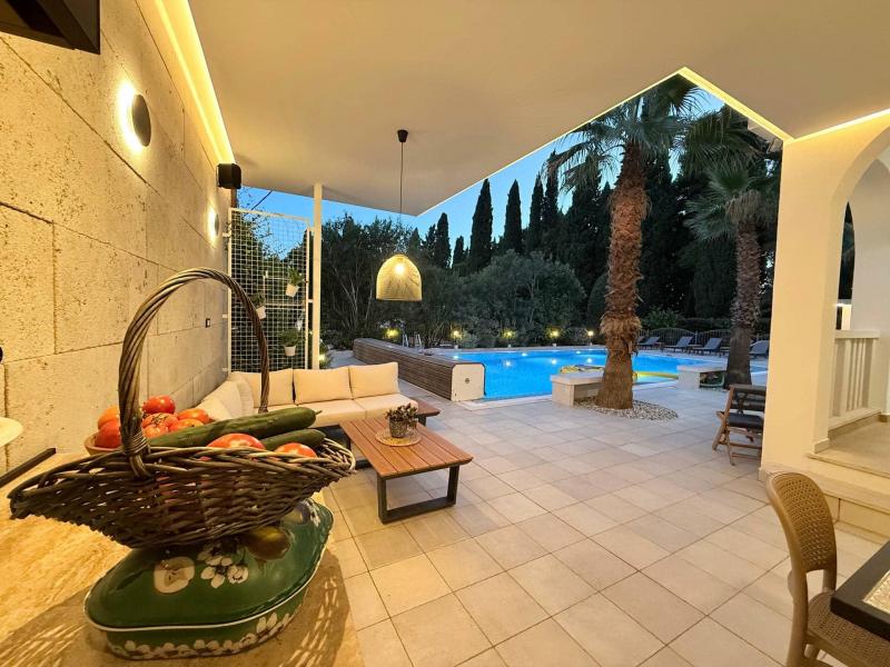 Villa Eterna , 