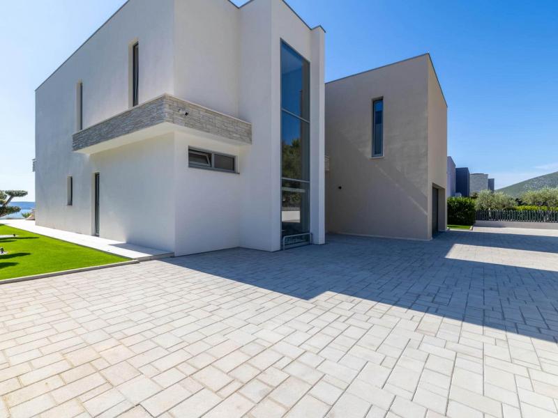 Villa Kira , 
