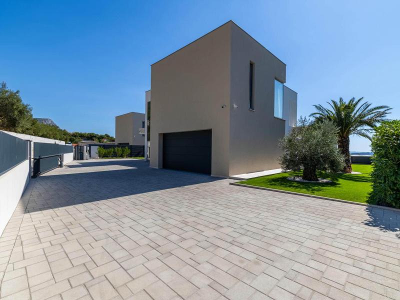 Villa Kira , 