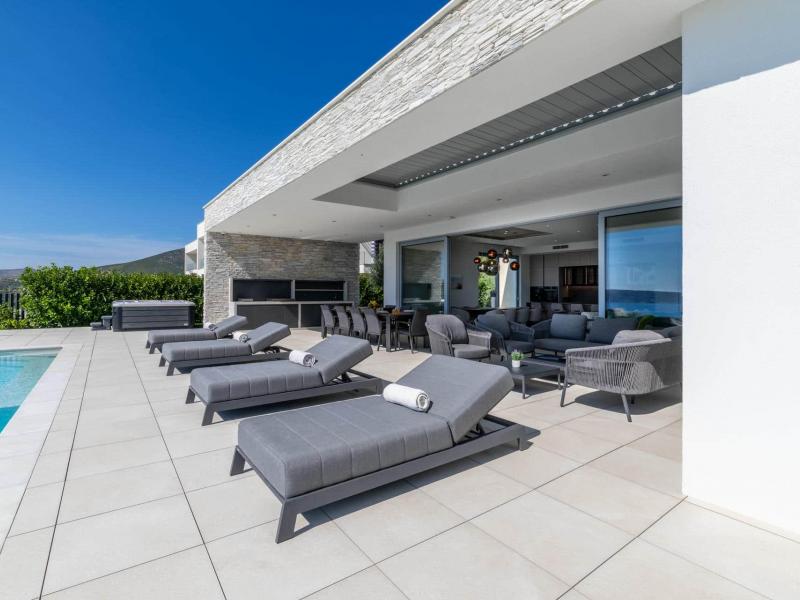Villa Kira , 