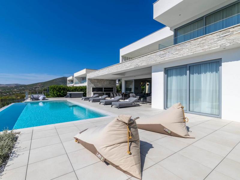 Villa Kira , 
