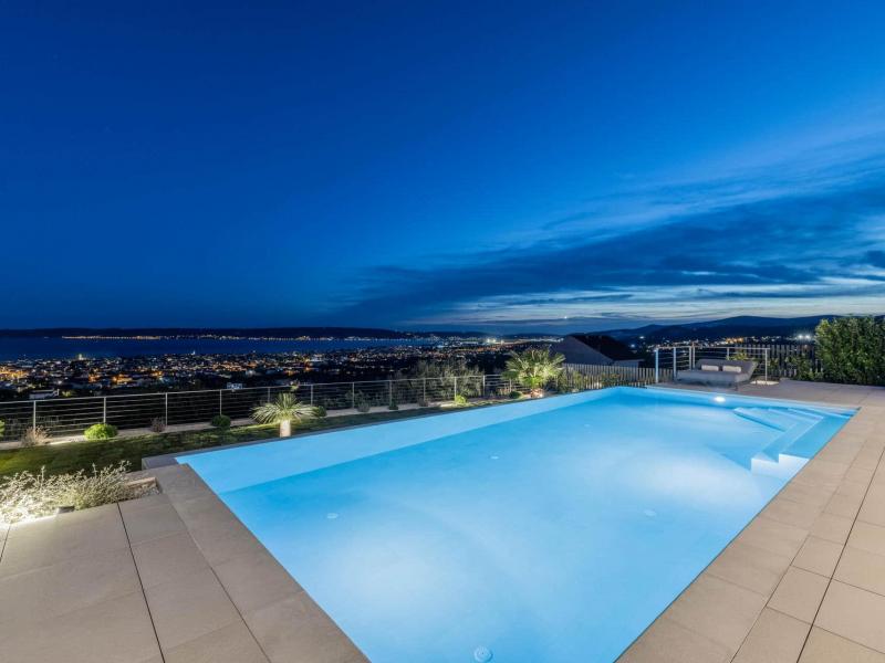Villa Kira , 