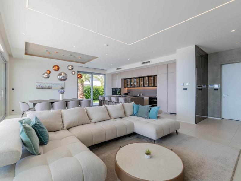 Villa Kira , 