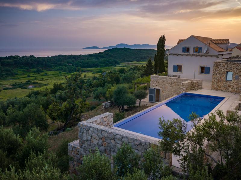 Villa Ella , Islands , Sipan Island 