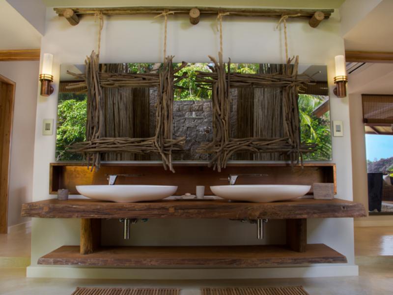Deckenia , Praslin 