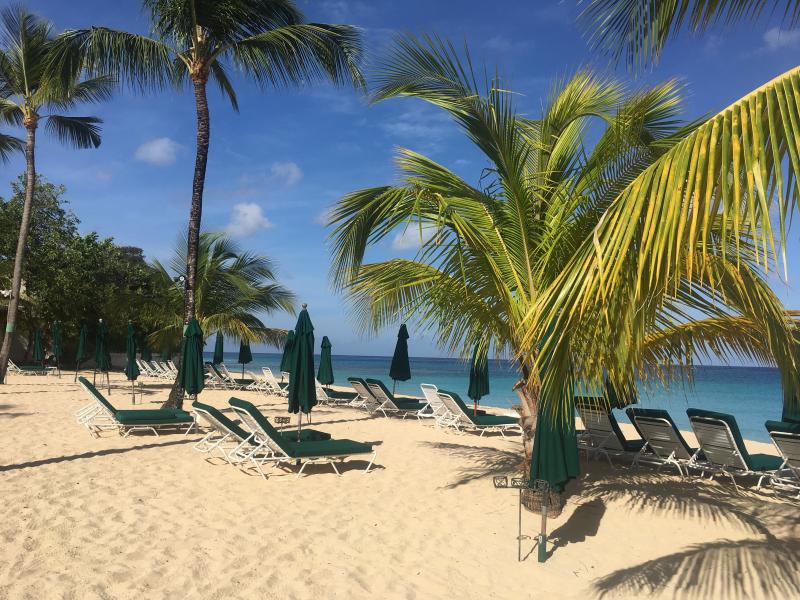 Royal Glitter Bay Apartments , Beachfront villas Barbados , Glitter Bay , Porters , St James , West Coast Barbados 