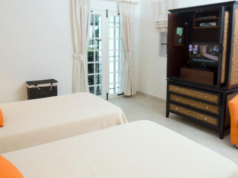 Royal Glitter Bay Apartments , Beachfront villas Barbados , Glitter Bay , Porters , St James , West Coast Barbados 
