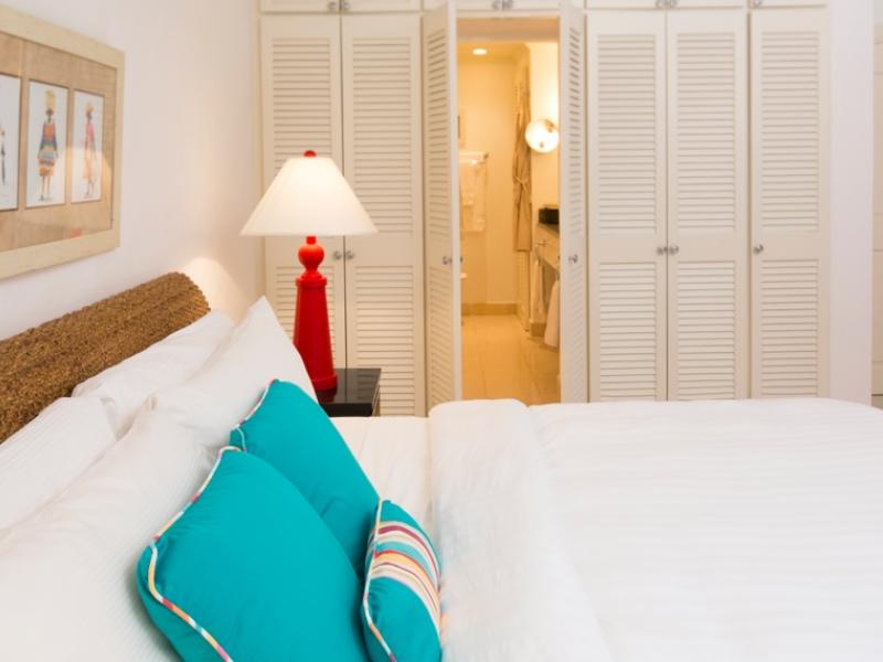 Royal Glitter Bay Apartments , Beachfront villas Barbados , Glitter Bay , Porters , St James , West Coast Barbados 