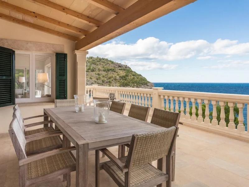Port House , Soller 