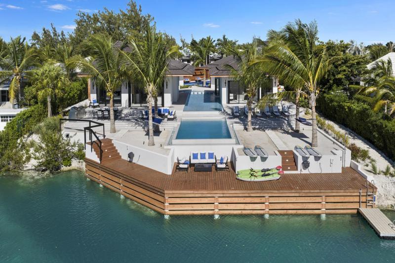 Aqua Solis Villa